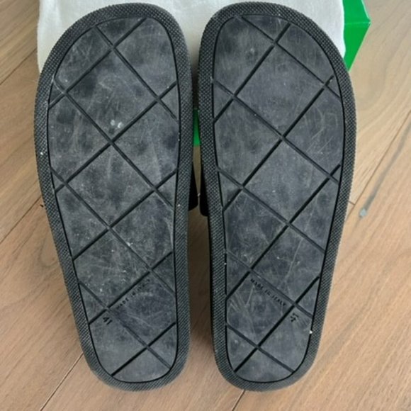 MENS BOTTEGA VENETA BLACK RUBBER QUILTED DESIGN POOL SLIDES SZ 41 / 9 - Picture 6 of 8